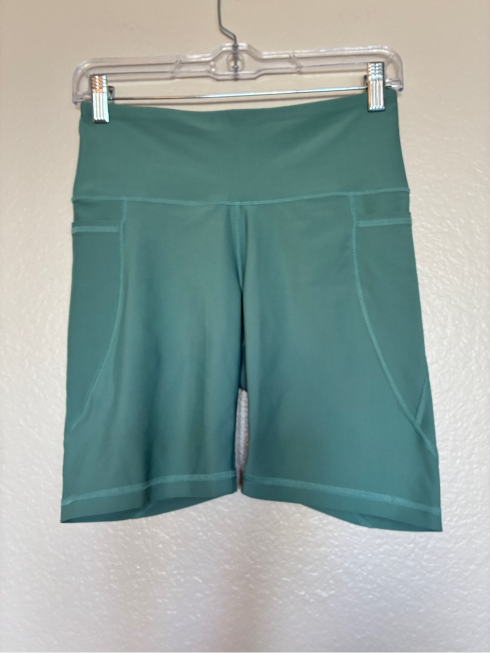 Old Navy Teal Powersoft M Workout/Bike Shorts with Side Pockets